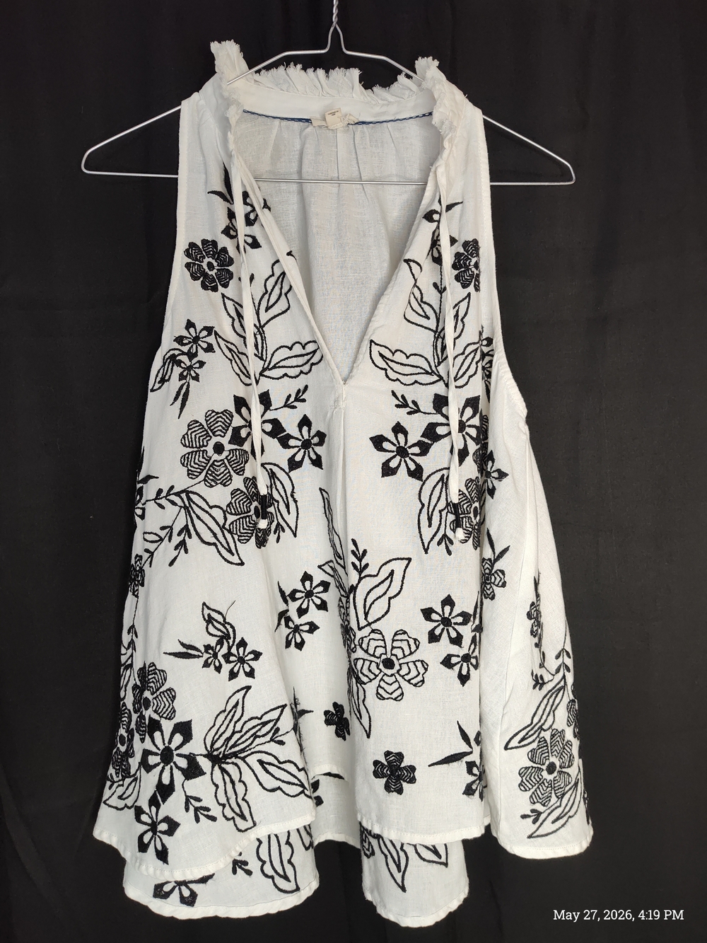 Anthropologie Pilcro Ruffle Collar Boho Chic Wh Tunic w BL Floral Embroidered